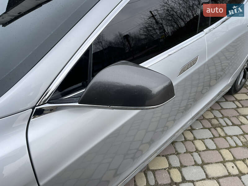 Лифтбек Tesla Model S 2017 в Запорожье