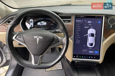 Лифтбек Tesla Model S 2017 в 