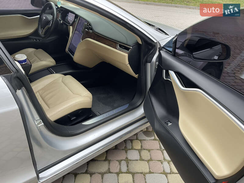 Лифтбек Tesla Model S 2017 в Запорожье
