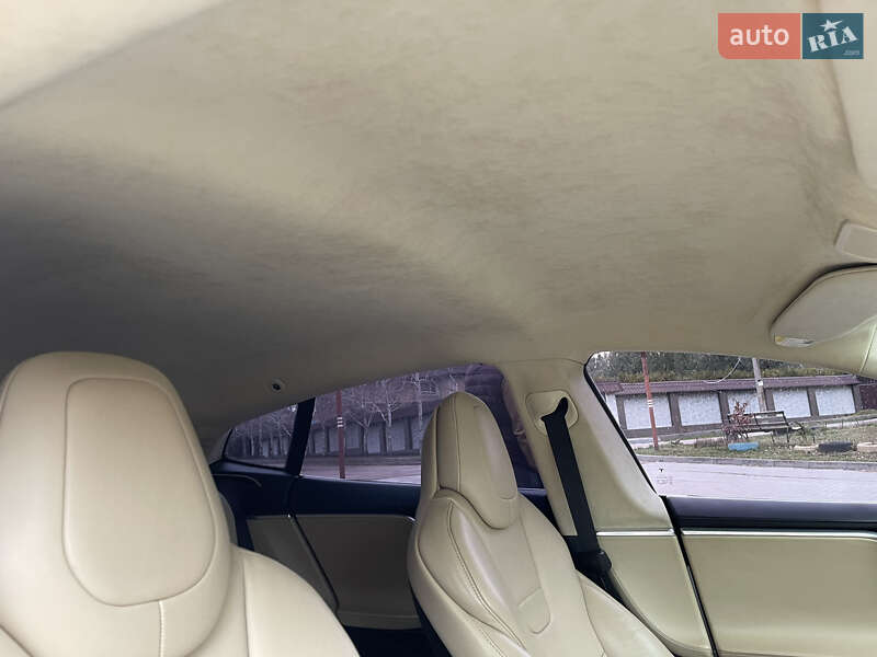 Лифтбек Tesla Model S 2017 в Запорожье