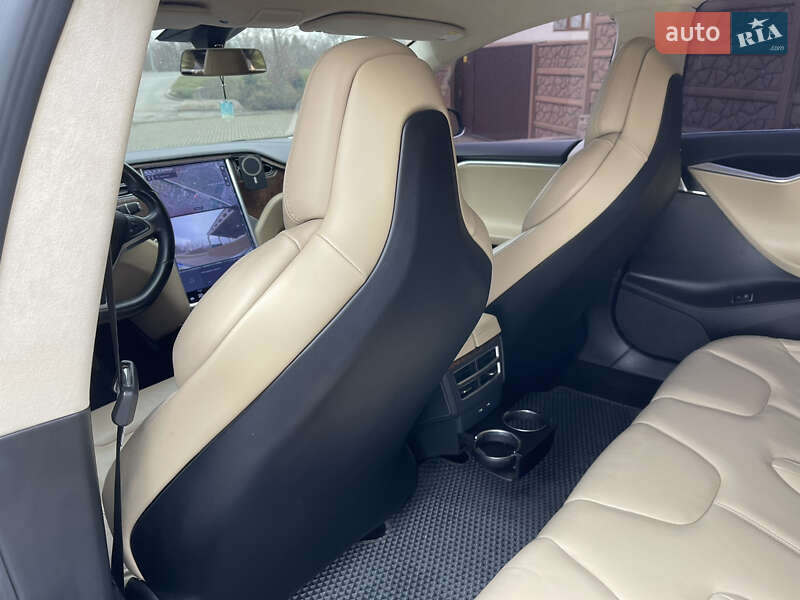 Лифтбек Tesla Model S 2017 в Запорожье