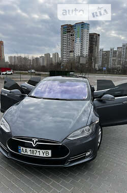 Лифтбек Tesla Model S 2014 в Киеве