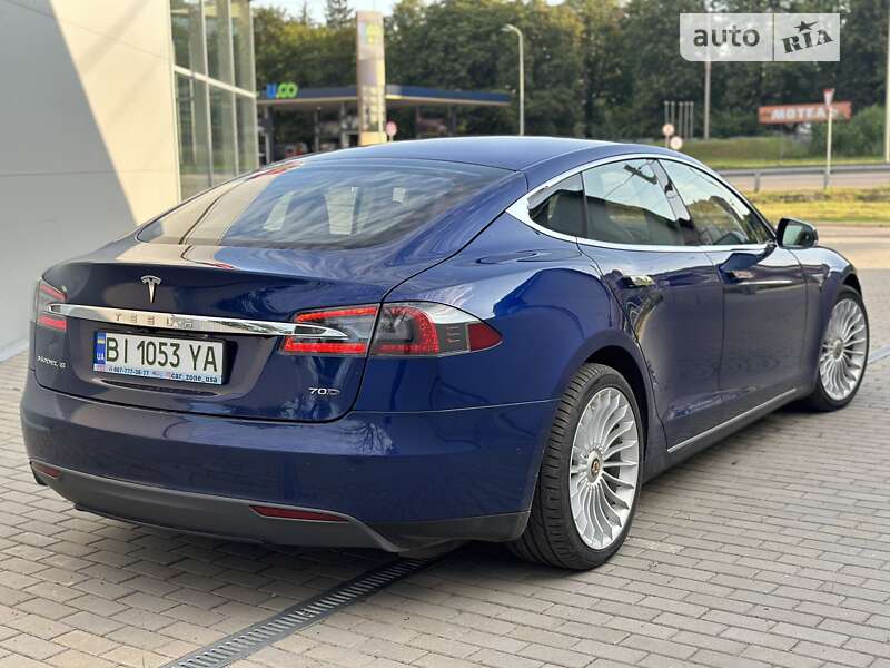 Ліфтбек Tesla Model S 2015 в Полтаві