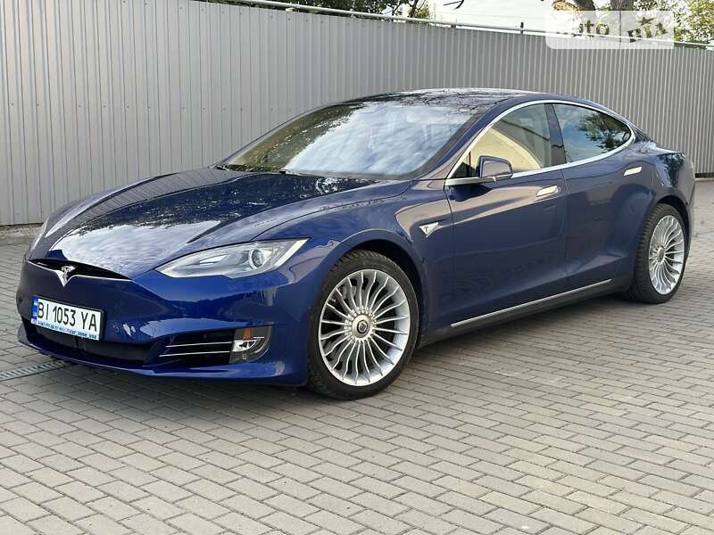 Tesla Model S 2015