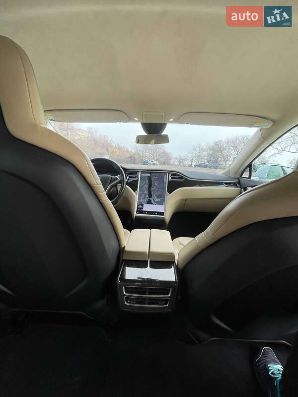 Лифтбек Tesla Model S 2016 в Одессе