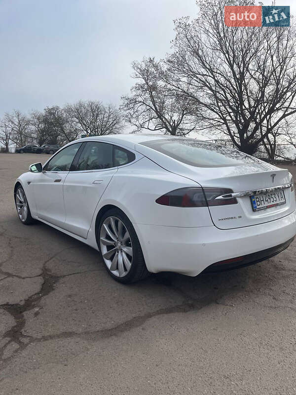 Лифтбек Tesla Model S 2016 в Одессе