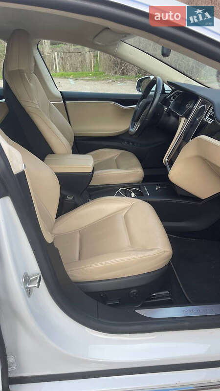 Лифтбек Tesla Model S 2016 в Одессе