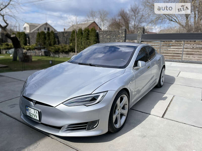 Лифтбек Tesla Model S 2018 в Луцке