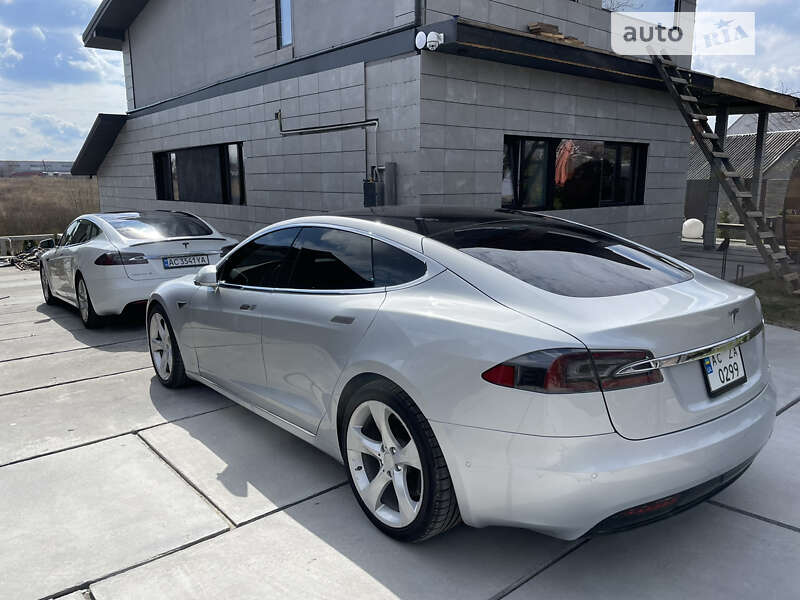 Лифтбек Tesla Model S 2018 в Луцке