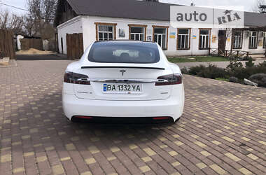 Лифтбек Tesla Model S 2017 в Саврани