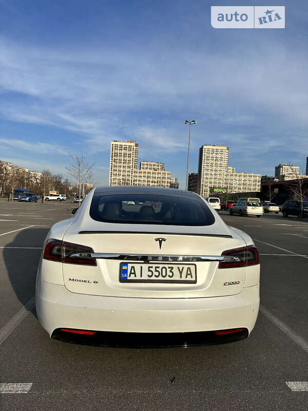 Лифтбек Tesla Model S 2017 в Киеве