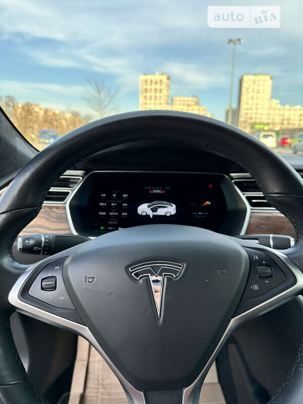 Лифтбек Tesla Model S 2017 в Киеве