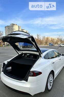 Лифтбек Tesla Model S 2017 в Киеве