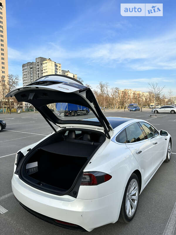 Лифтбек Tesla Model S 2017 в Киеве