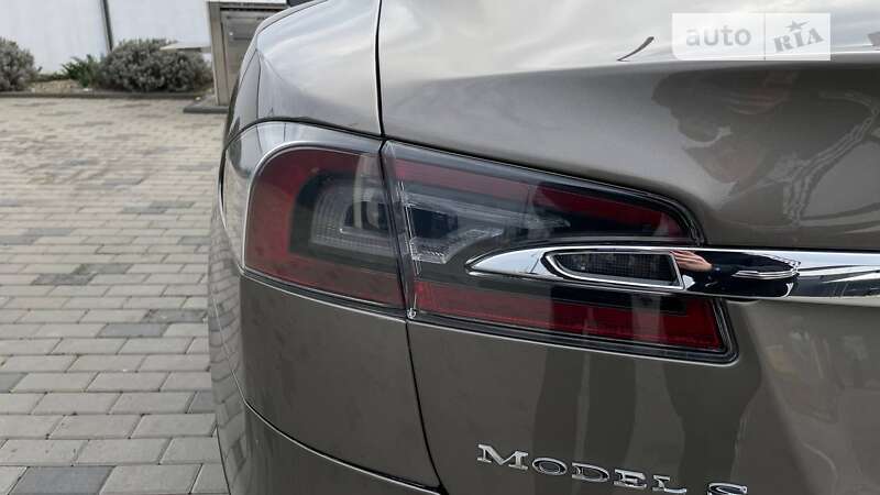Лифтбек Tesla Model S 2016 в Хусте
