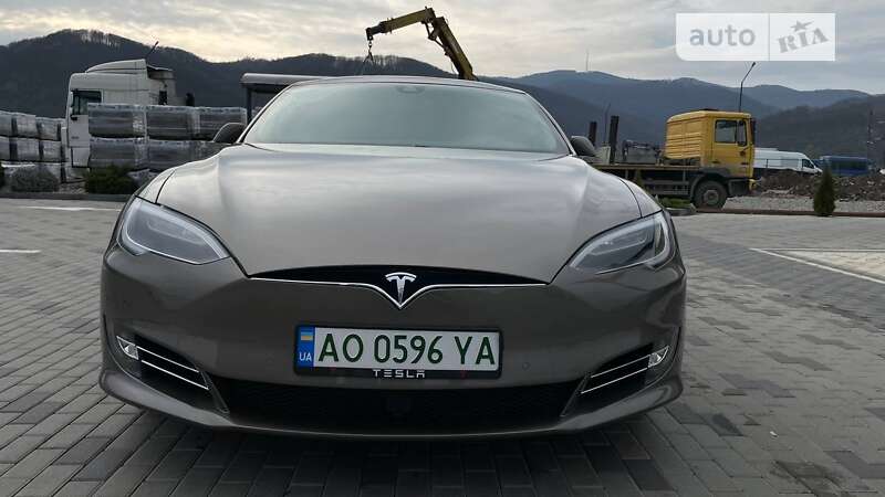 Лифтбек Tesla Model S 2016 в Хусте