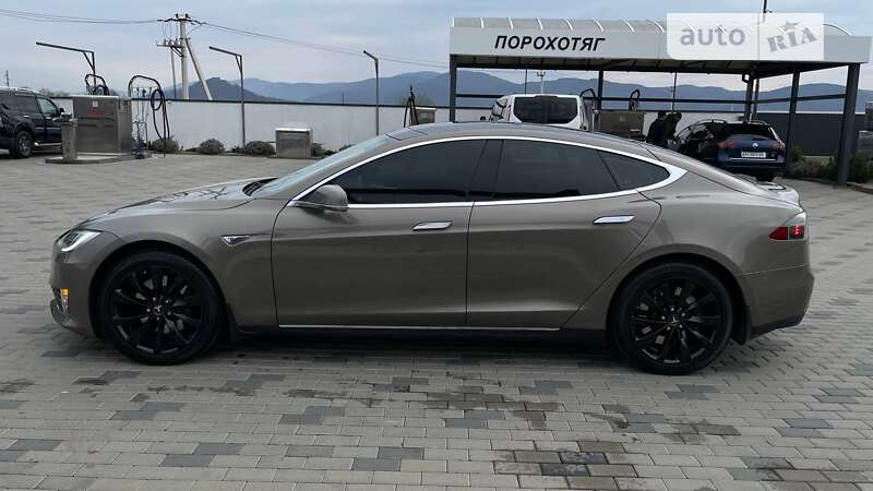 Лифтбек Tesla Model S 2016 в Хусте