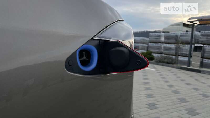 Лифтбек Tesla Model S 2016 в Хусте