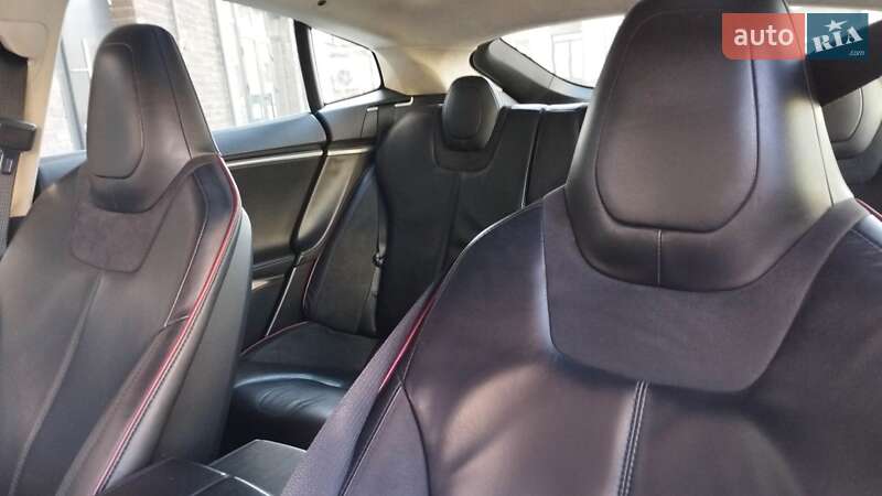 Лифтбек Tesla Model S 2013 в Львове