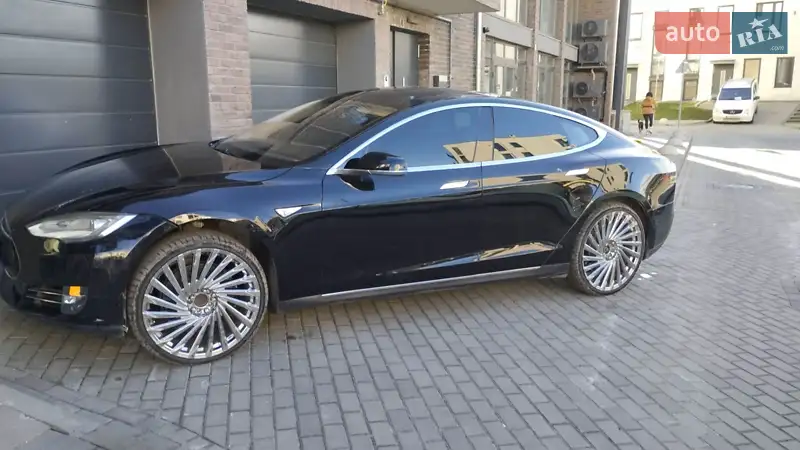 Tesla Model S 2013