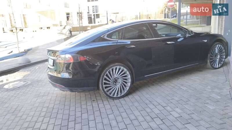Ліфтбек Tesla Model S 2013 в Львові