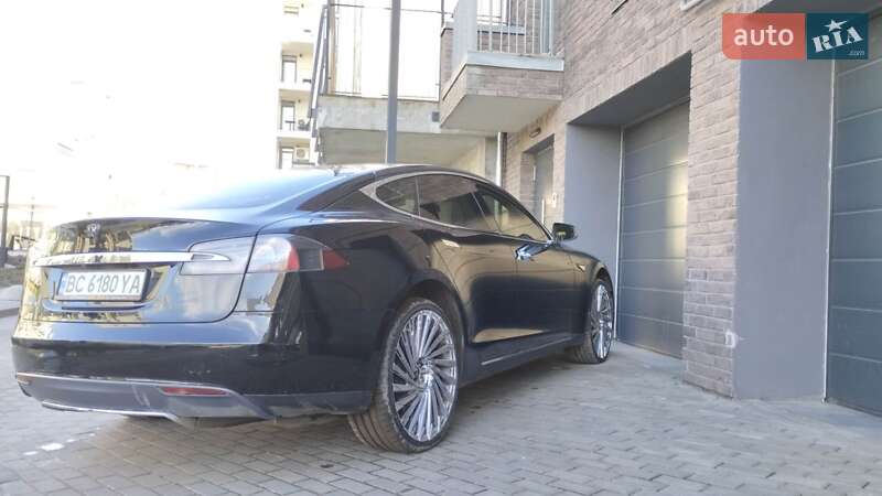 Ліфтбек Tesla Model S 2013 в Львові