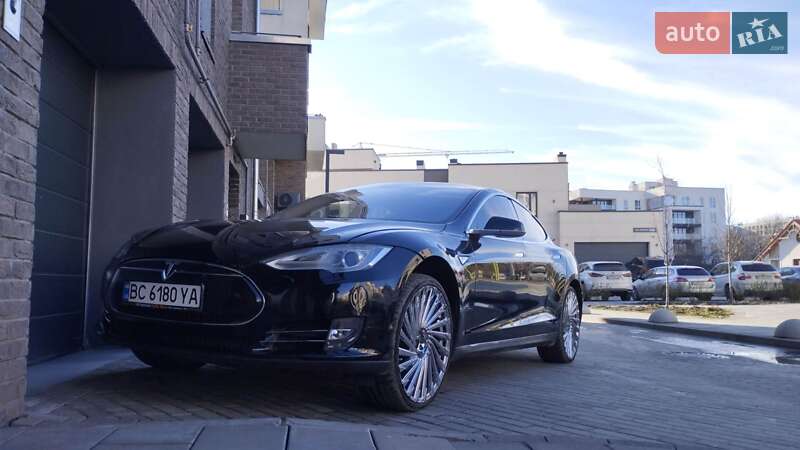 Ліфтбек Tesla Model S 2013 в Львові
