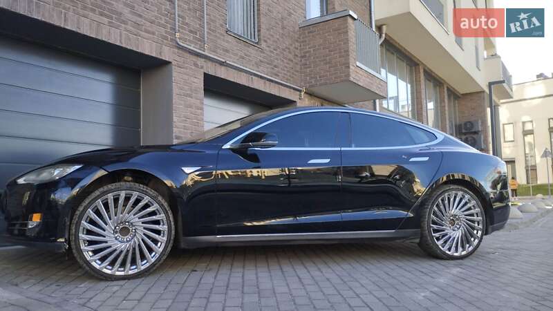 Ліфтбек Tesla Model S 2013 в Львові