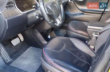 Ліфтбек Tesla Model S 2013 в Львові