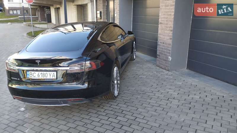 Ліфтбек Tesla Model S 2013 в Львові