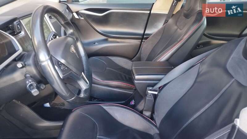 Ліфтбек Tesla Model S 2013 в Львові