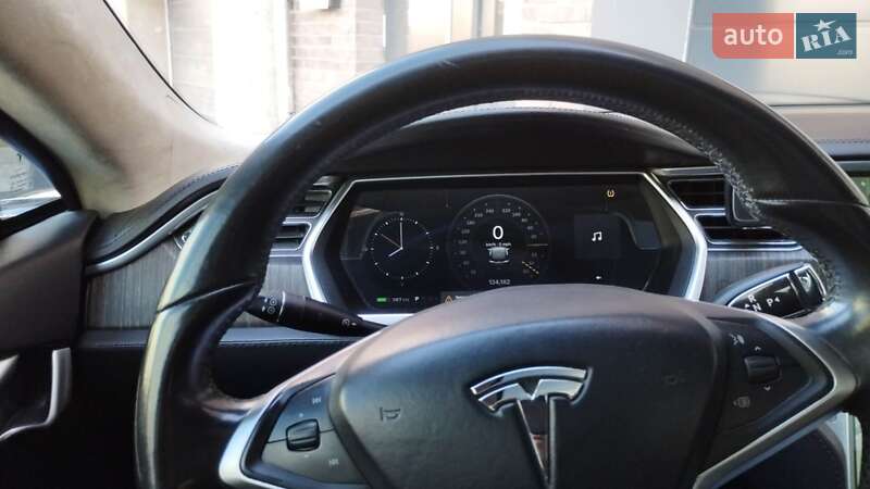 Ліфтбек Tesla Model S 2013 в Львові