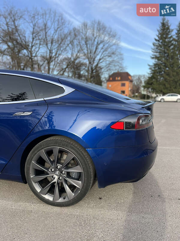 Лифтбек Tesla Model S 2019 в Киеве
