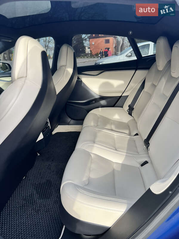 Лифтбек Tesla Model S 2019 в Киеве