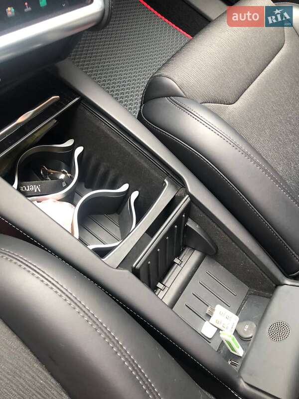 Лифтбек Tesla Model S 2017 в Тернополе