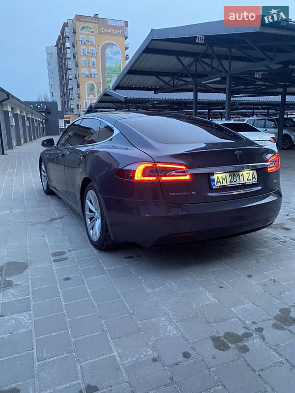 Лифтбек Tesla Model S 2016 в Житомире