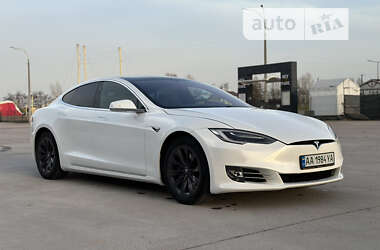 Лифтбек Tesla Model S 2018 в Киеве