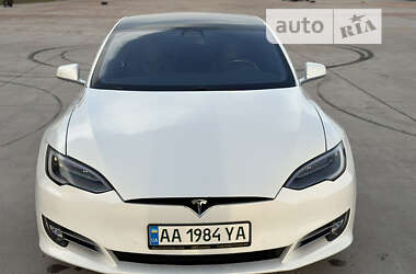 Лифтбек Tesla Model S 2018 в Киеве