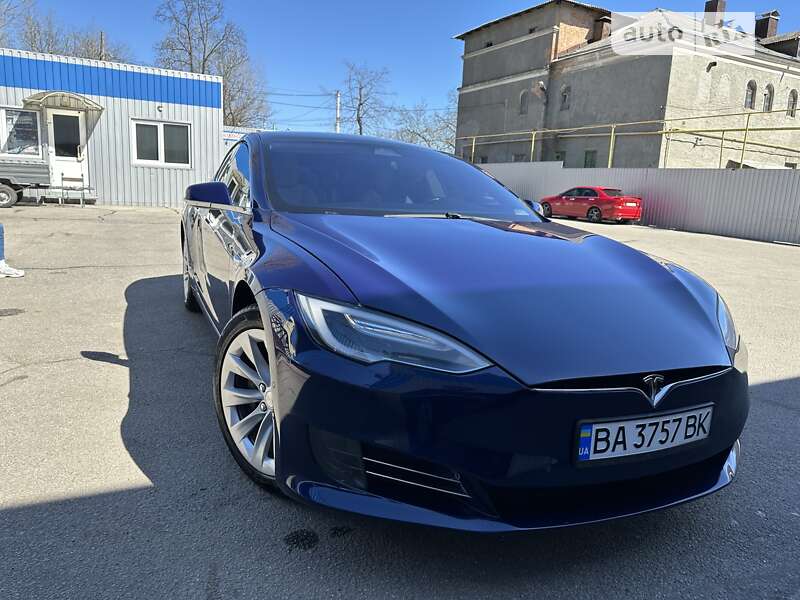 Лифтбек Tesla Model S 2017 в Кропивницком