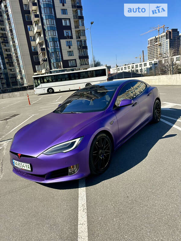 Ліфтбек Tesla Model S 2016 в Києві