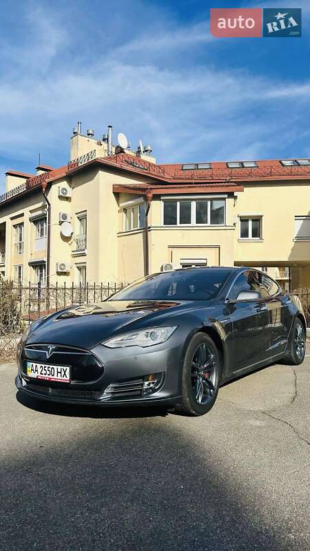 Ліфтбек Tesla Model S 2014 в Києві