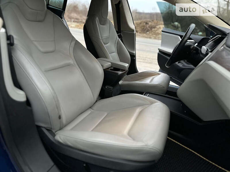 Лифтбек Tesla Model S 2016 в Львове