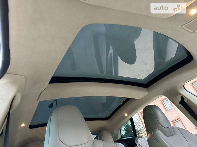 Лифтбек Tesla Model S 2016 в Львове