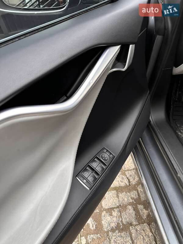 Лифтбек Tesla Model S 2013 в Черновцах