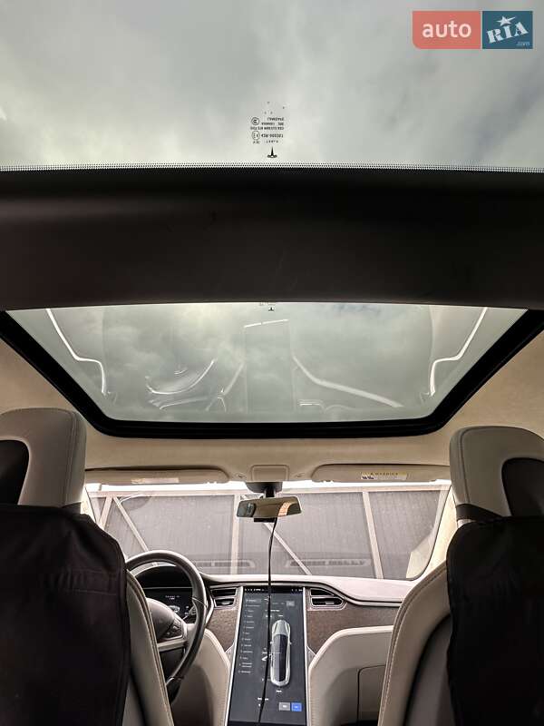 Лифтбек Tesla Model S 2013 в Черновцах