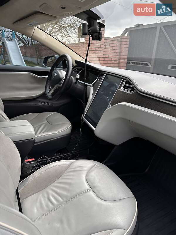 Лифтбек Tesla Model S 2013 в Черновцах