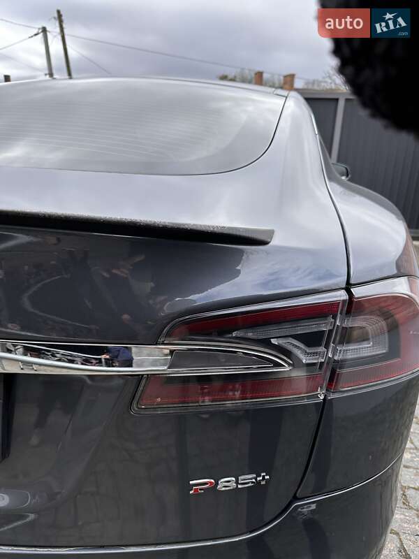 Лифтбек Tesla Model S 2013 в Черновцах