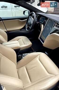 Лифтбек Tesla Model S 2015 в Львове