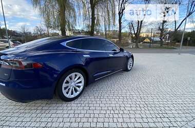 Лифтбек Tesla Model S 2016 в Львове