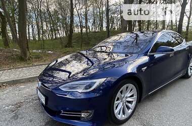 Лифтбек Tesla Model S 2016 в Львове